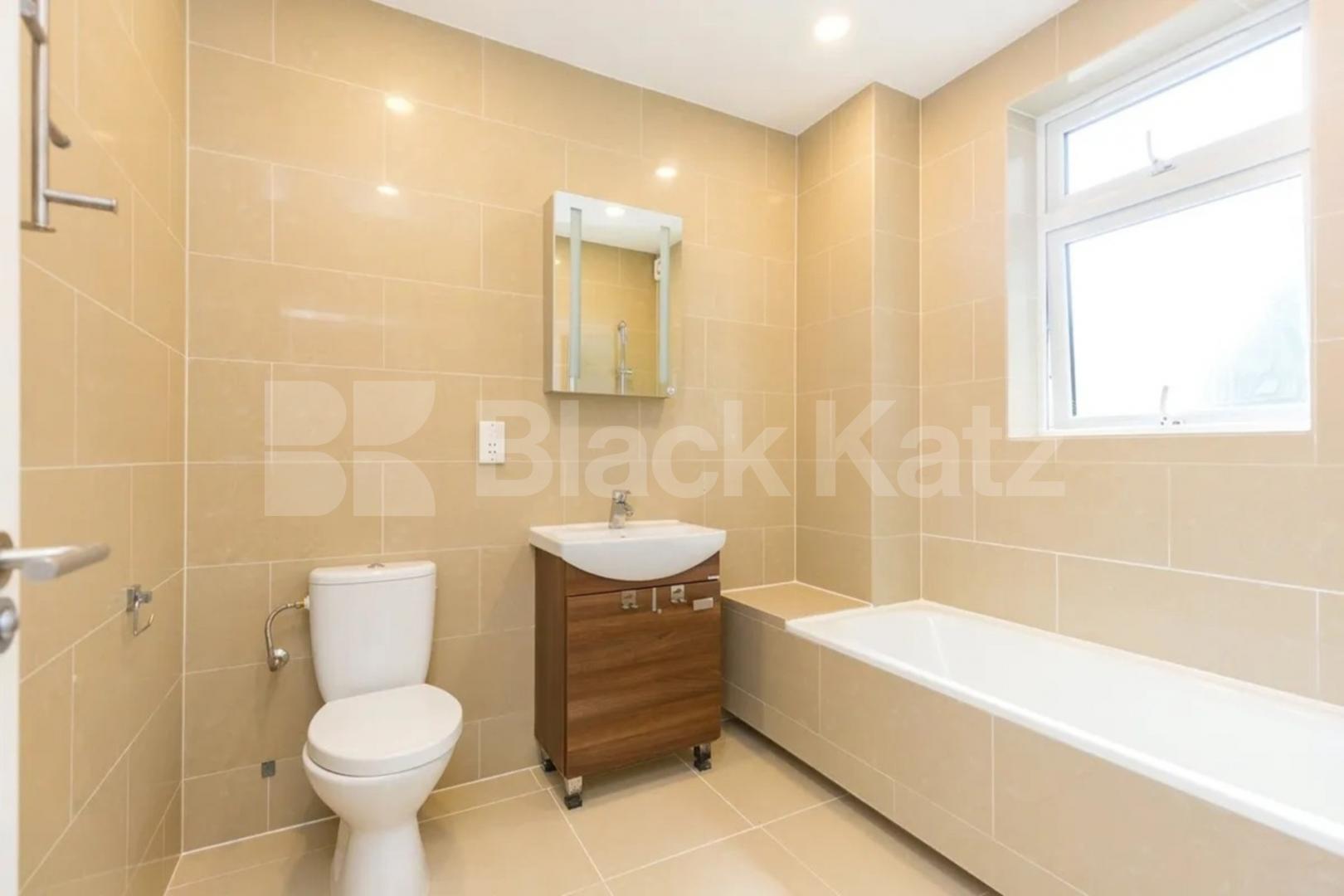 Close by to a tone of amenities and zone 2 underground station  Caledonian Road, Kings Cross